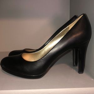 New Bandolino Black Heels.